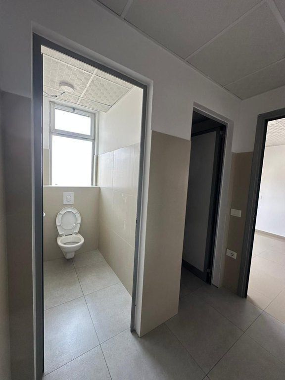 Ofrohet për qira një godinë biznesi 4-katëshe