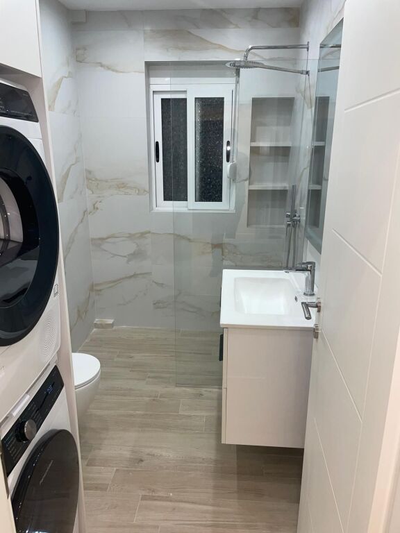 Apartament 3+1+2 me qera ne Qender