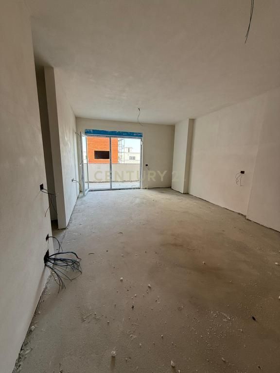 FOR SALE APARTMENT 3+1+2+PARKING SPACE AT METROPOLITAN RESIDENCE IN KAMEZ! (SIMA COM) 122,000 € Total Area  126m2  Internal Area  112m2  Bedrooms  3  Floor 6