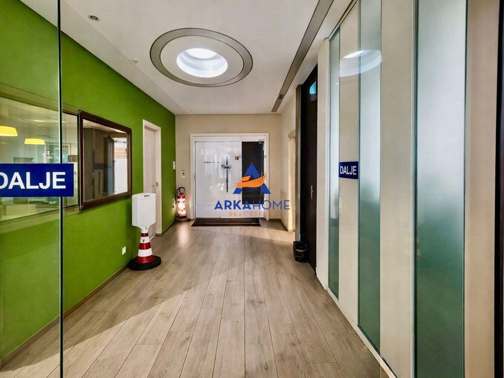 UFFICIO IN AFFITTO 300M2 "STADIUM AIR ALBANI" 700.000 LEKE