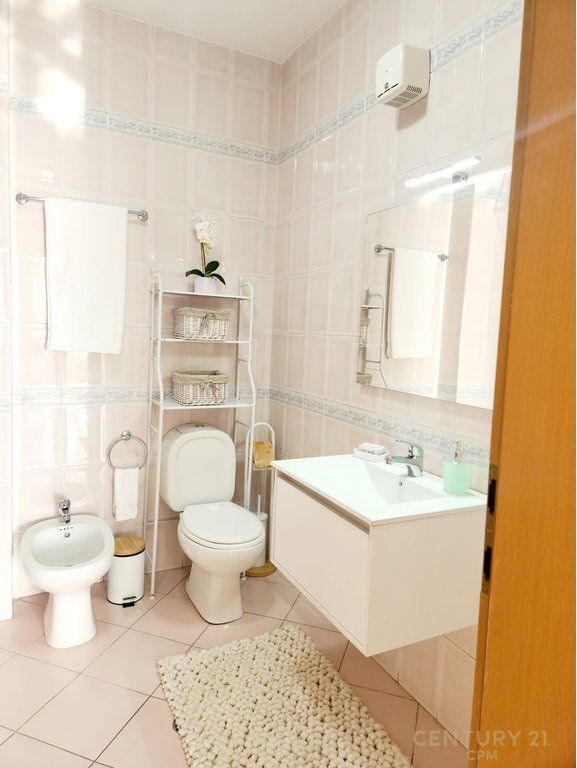 APARTAMENT 2+1+2 PER QIRA NE ZONEN E ISH BLLOKUT!