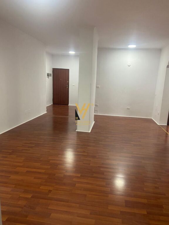 JEPET ZYRE 120 M2 ME QERA TEK BLLOKU 1.500 EURO