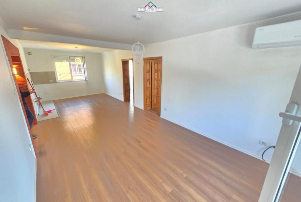 Zyre Me Qera 3+1 tek Ish Ekspozita (ID BZ2890) Tirane