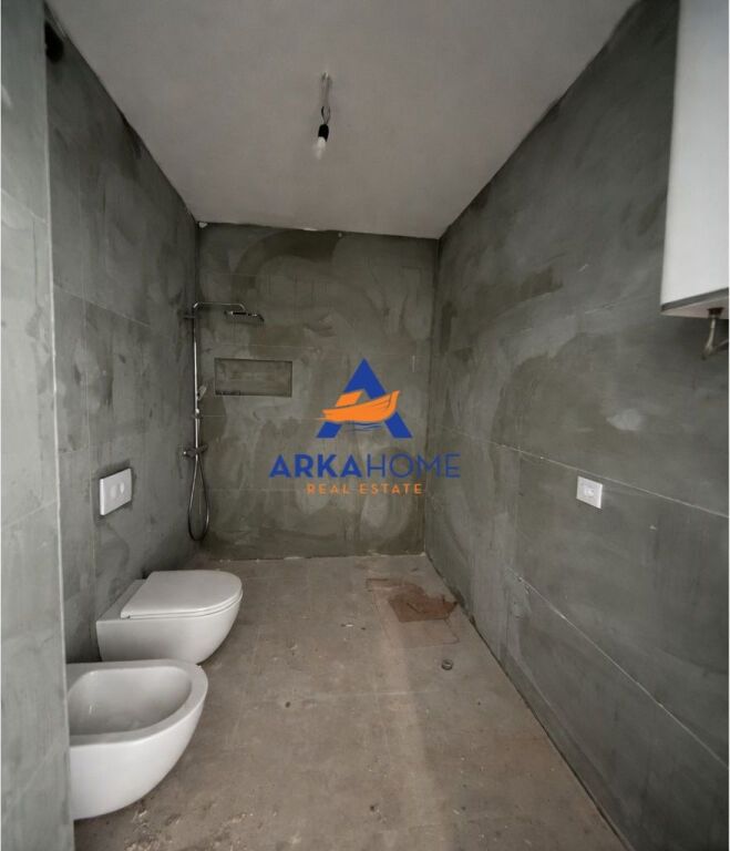 VENDESI 2 APPARTAMENTI 2+1+BALCONE "VIA DRITAN HOXHA, COMPLESSO AURA" 187.000 EURO