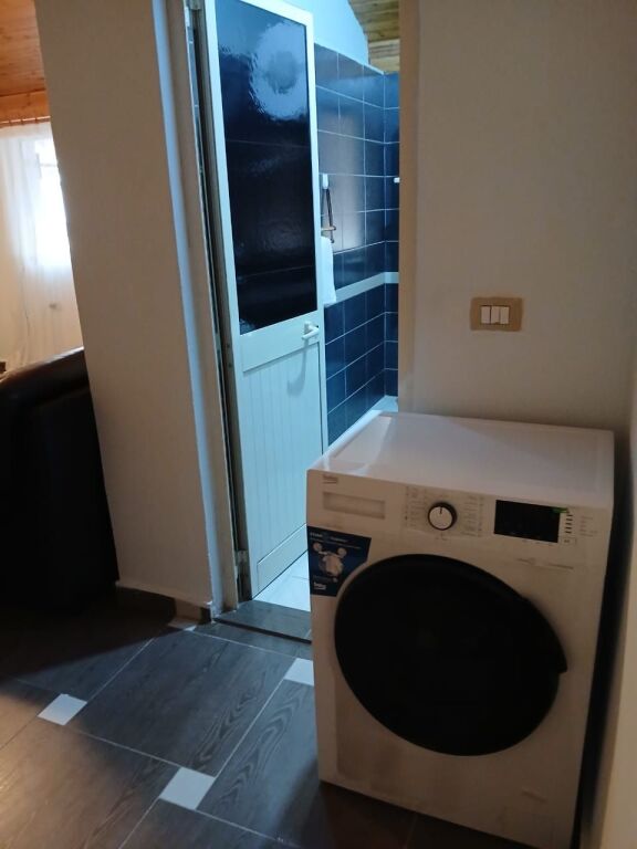 Apartament me qira 3+1 – Komuna e Parisit !