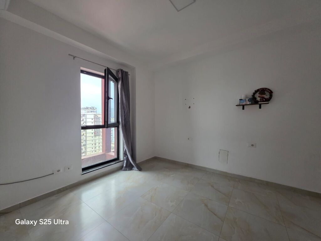 JEPET ME QIRA AMBIENT ZYRE 2+1+2 - Tirana Garden Building, Rruga e Kavajes !
