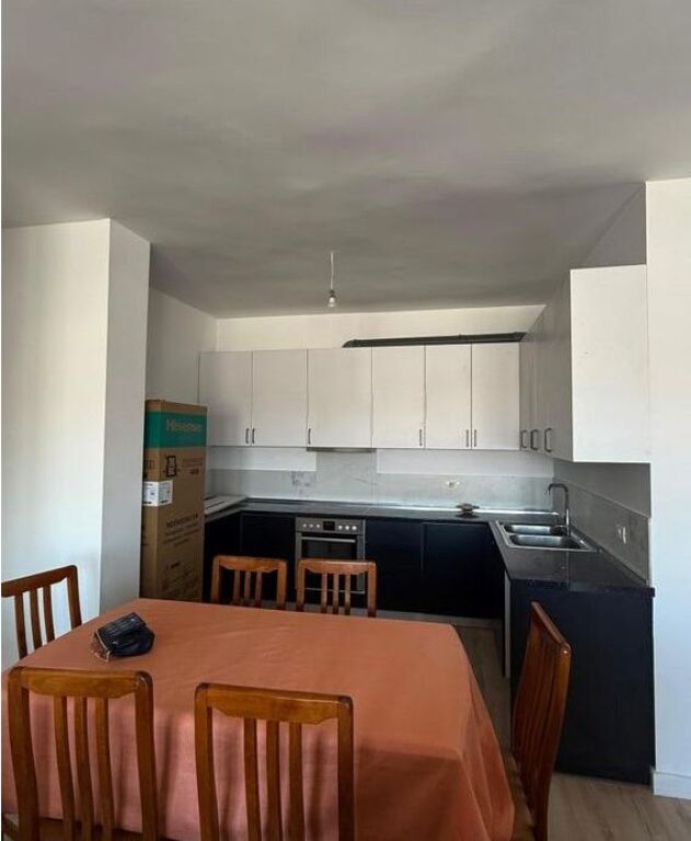 Apartament 3+1+Ballkon tek Thesari, Fresku