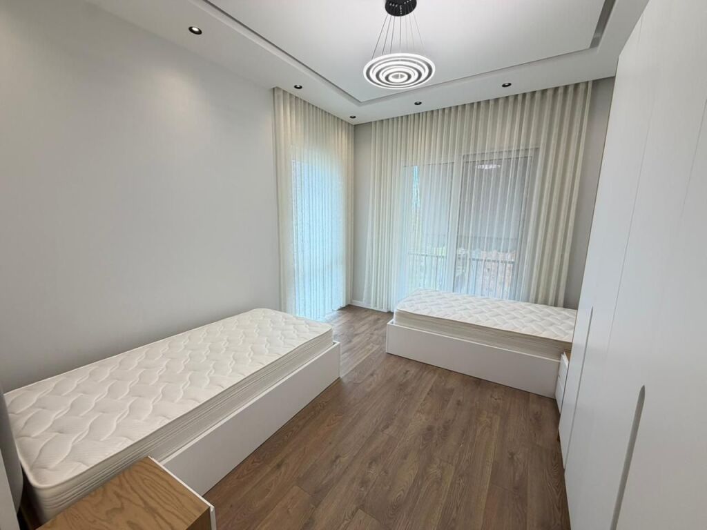 🏡 Villa in Affitto  📍 Via Dalip Topi, Collina del Prete  ▪️ 2 Camere da letto ▪️ 3 Bagni ▪️ 2 Posti auto  💰 Prezzo: 900 € / mese