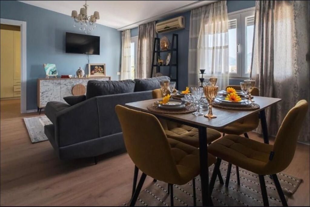 Apartment 1+1 for rent Barricades Street !