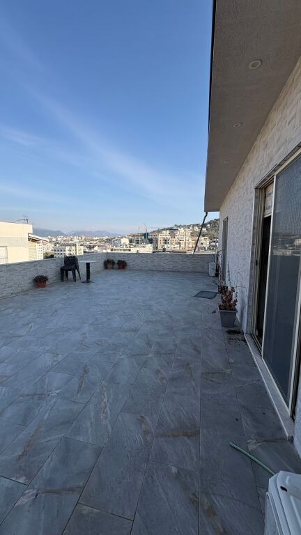 Penthouse for Sale – Dry Lake