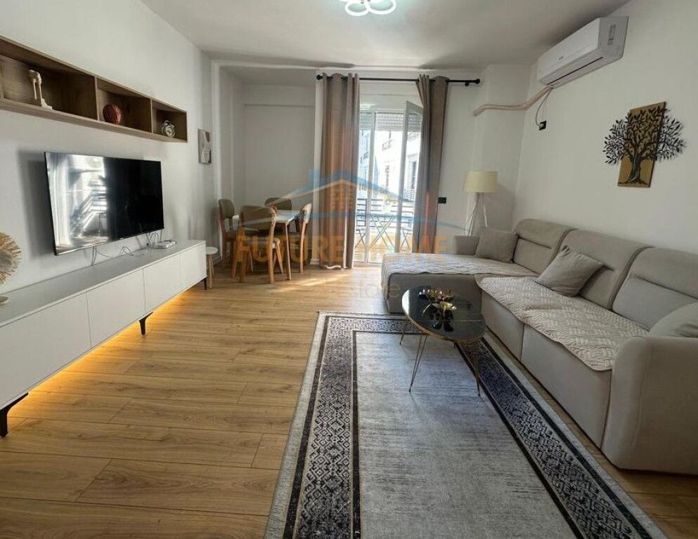 Rent, Apartment 2+1, 21 Dhjetori !