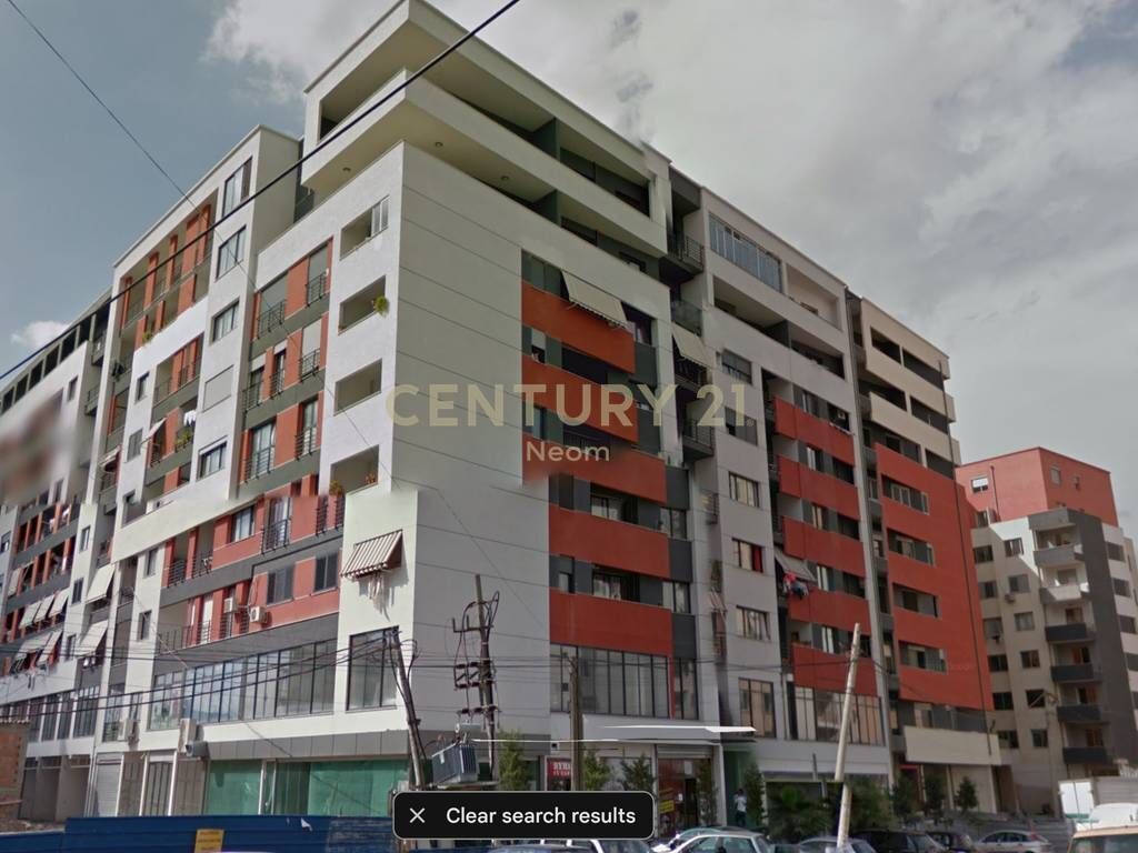 SHITET KATI I FUNDIT NE ASTIR - NDAHET NE 3 APARTAMENTE