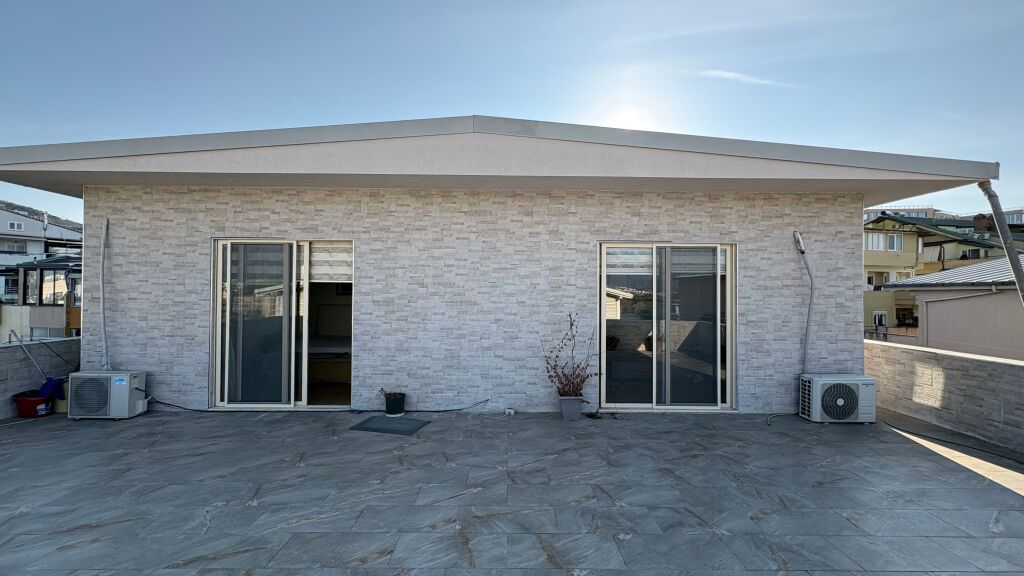 Penthouse for Sale – Dry Lake