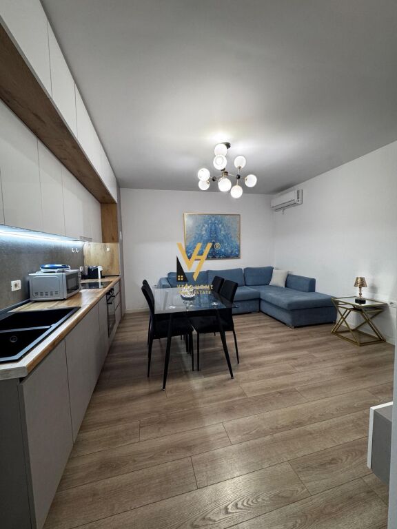 VENDESI APPARTAMENTO 2+1+BLK IN PIAZZA WILLSON 240.000 EURO