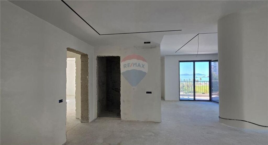 Apartment 2+1+2 for sale, Vlore, near the Marine school