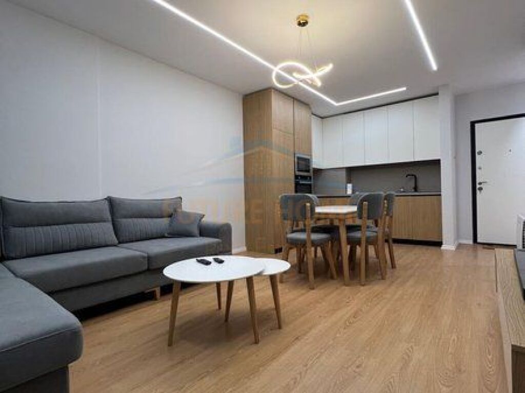 Shitet, Apartament 2+1, Kompleksi Univers City, Tiranë.