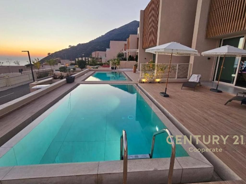SEASONAL RENTAL - VILLA IN GREEN COAST 1.