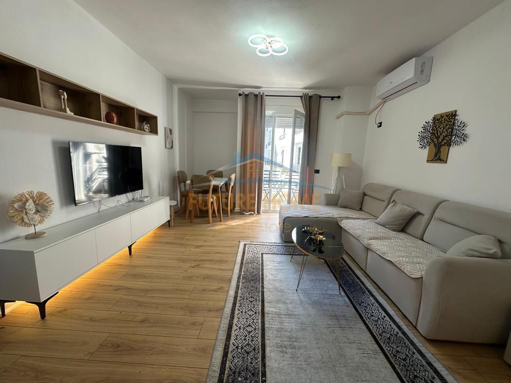 Rent, Apartment 2+1, 21 Dhjetori !