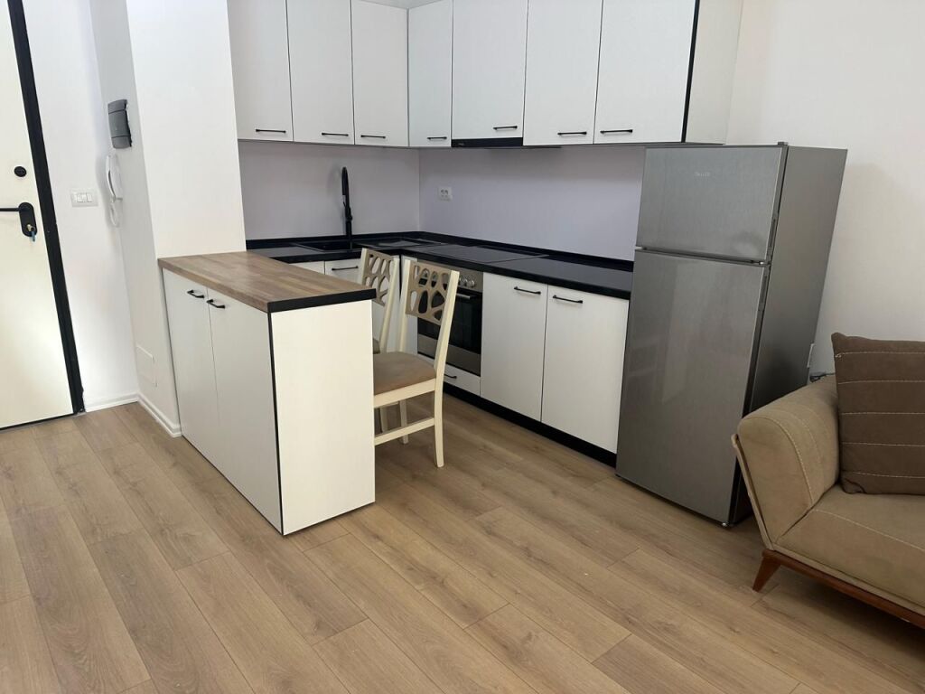 Jepet me qera Apartament 1+1  Adresa : Zogu I zi  Kati 4  I mobiluar  Siperfaqe 73 m2  Cmimi 60,000 lek ne muaj