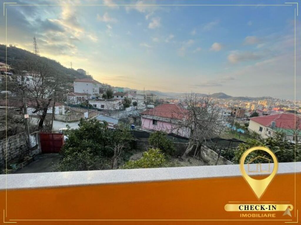 Vendesi villetta a 2 piani a Kombinat