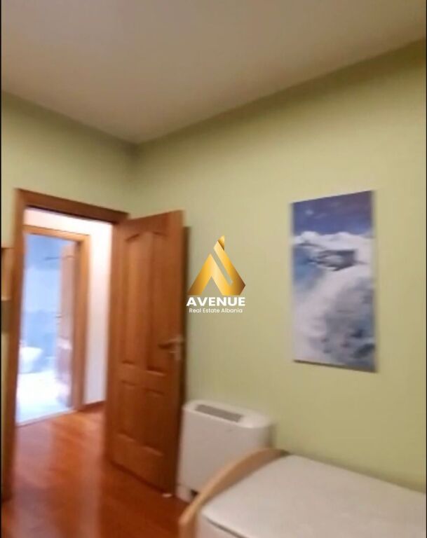 JEPET ME QIRA APARTAMENT 3+1+2 TUALETE +2 BALLKONE, RRUGA E KOSOVARËVE, TIRANË.