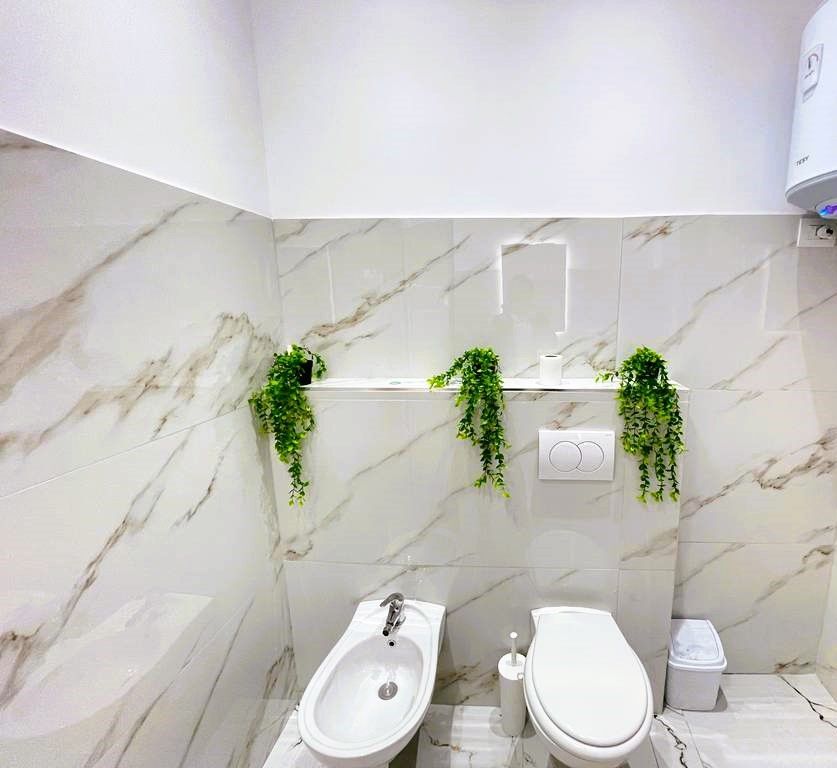 AMBIENTE PARRUCCHIERE / ESTETICA IN AFFITTO VICINO A PIAZZA 21, VIA KAVAJËS