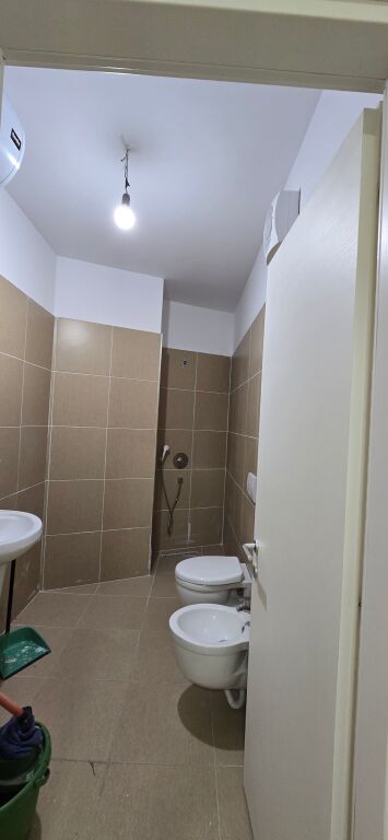 APARTAMENT 1+1+POST PARKIMI,RRUGA  E BARRIKADAVE - Więcej