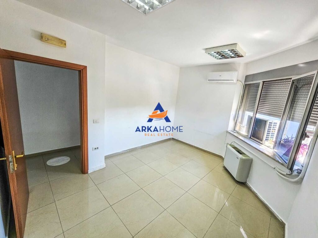LOCALE COMMERCIALE IN AFFITTO 300M2 "VIA DIBRA, FACILE ACCESSO AL CENTRO" 3000 EURO