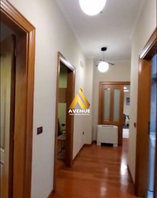 JEPET ME QIRA APARTAMENT 3+1+2 TUALETE +2 BALLKONE, RRUGA E KOSOVARËVE, TIRANË.