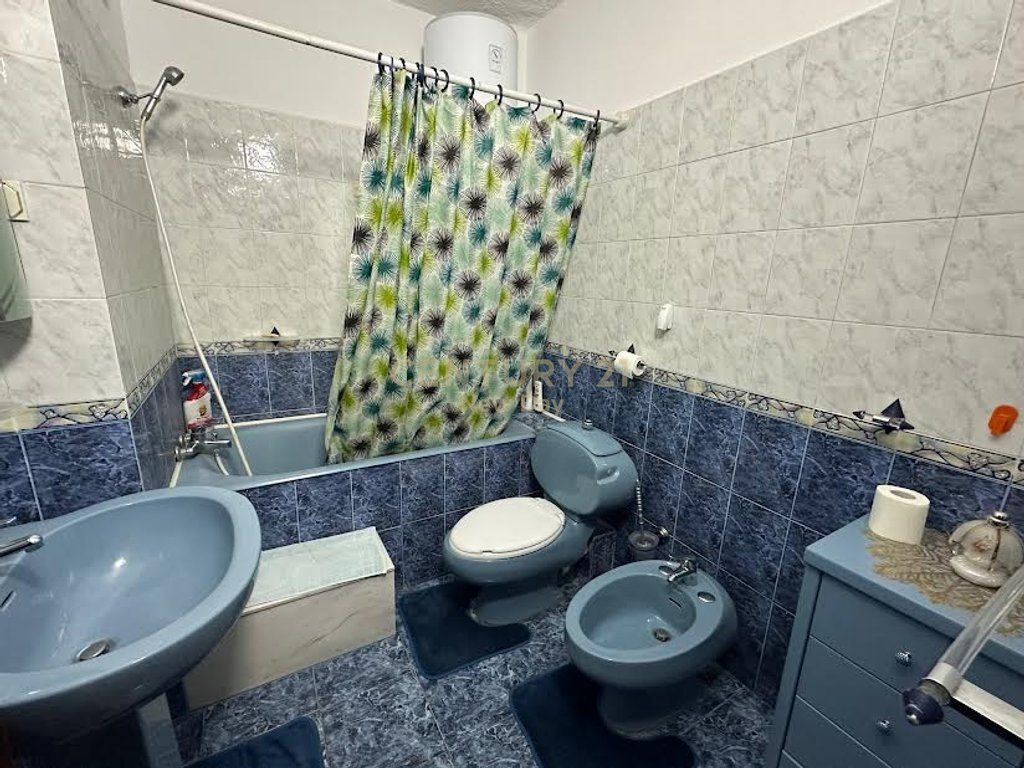 Apartment + garage for rent near School 11 January. 1,000 € /Month