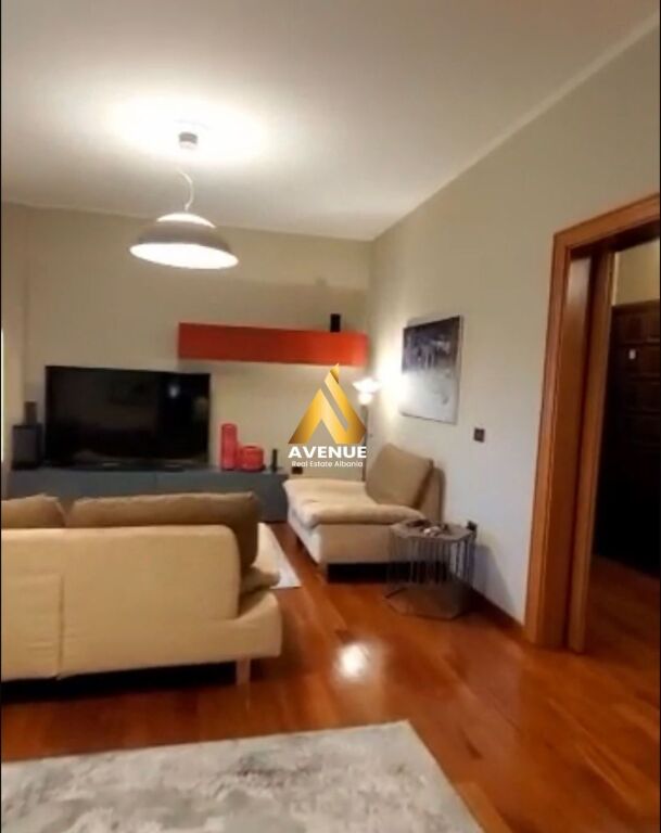 JEPET ME QIRA APARTAMENT 3+1+2 TUALETE +2 BALLKONE, RRUGA E KOSOVARËVE, TIRANË.