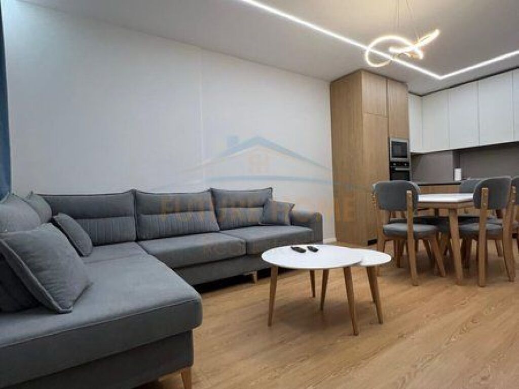 Shitet, Apartament 2+1, Kompleksi Univers City, Tiranë.