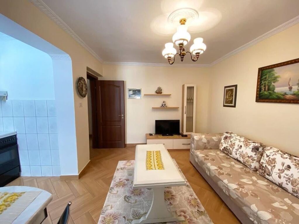 Affitto Appartamento 1+1 📍Via Mine Peza vicino a Zogut te zi Edificio esistente piano 4  Prezzo 500 euro al mese