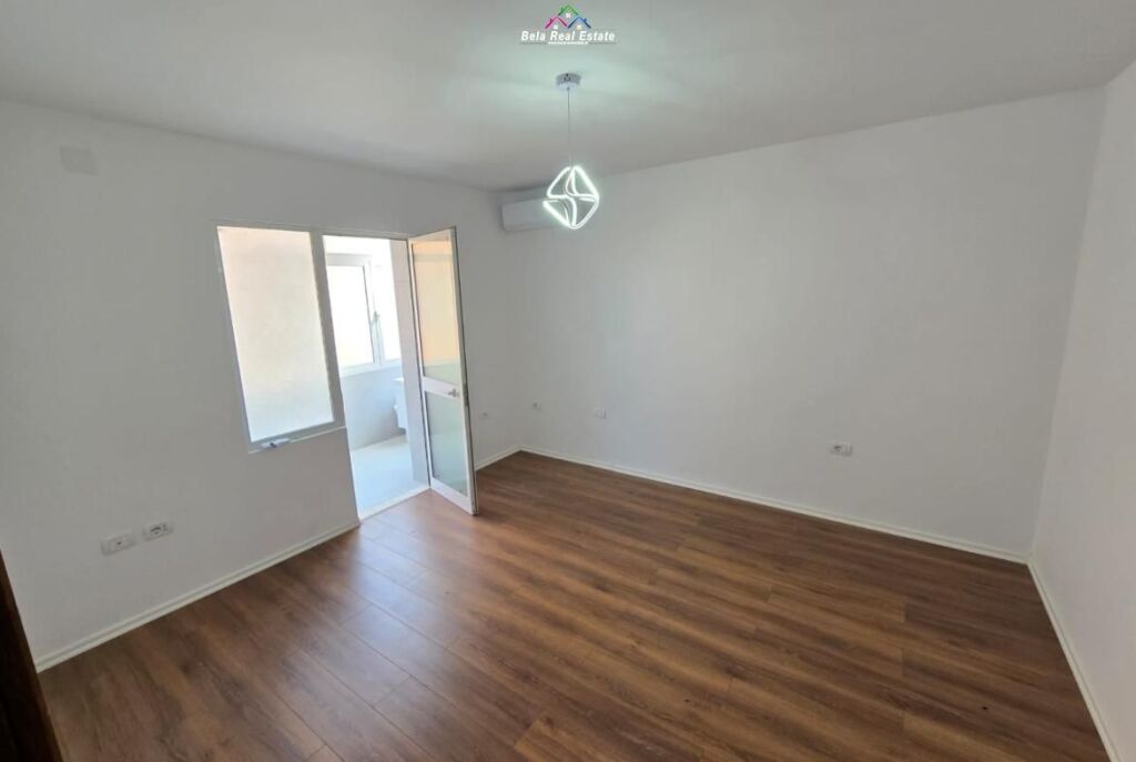 Zyre Me Qera 3+1 tek Ish Ekspozita (ID BZ2890) Tirane