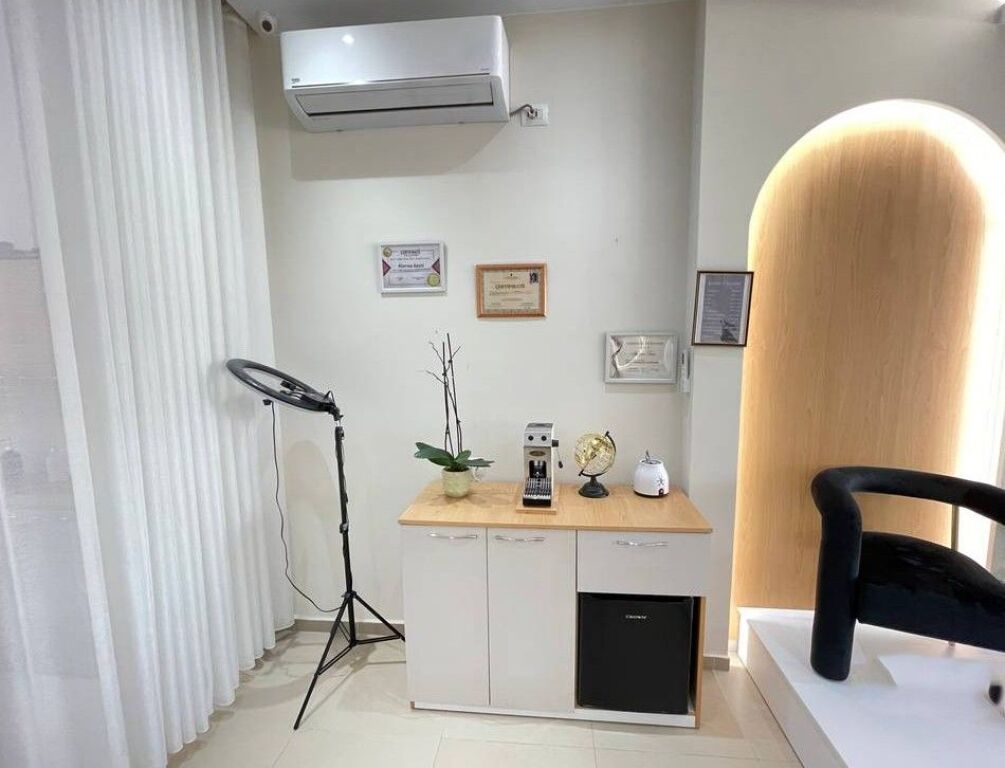 HAIRDRESSING / BEAUTY SALON FOR RENT NEAR SQUARE 21, KAVAJËS STREET