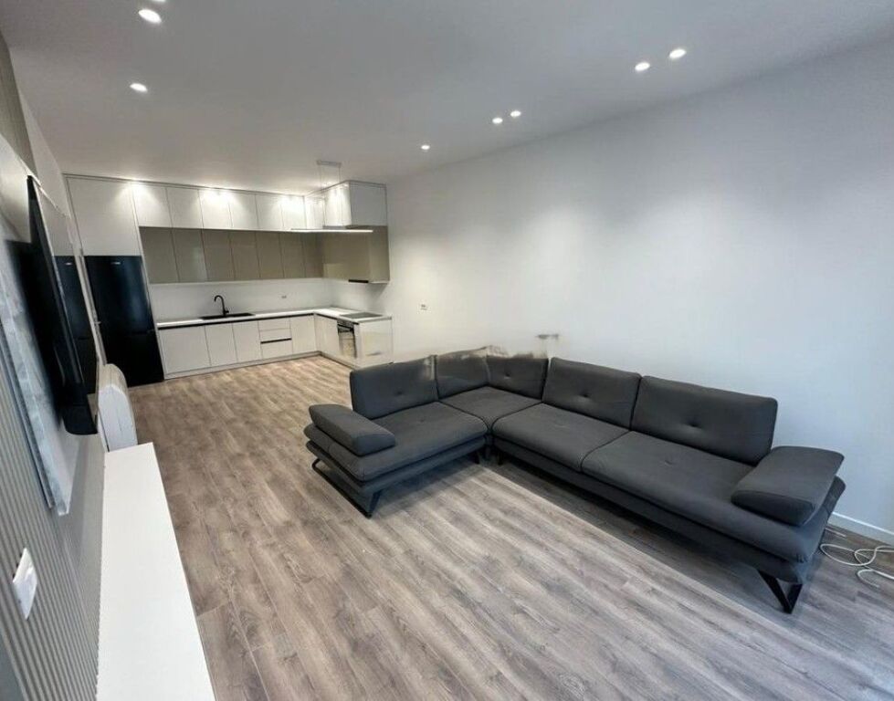 JEPET ME QERA APARTAMENT 1 + 1 TEK EMERALD CENTER RRUGA 5 MAJI