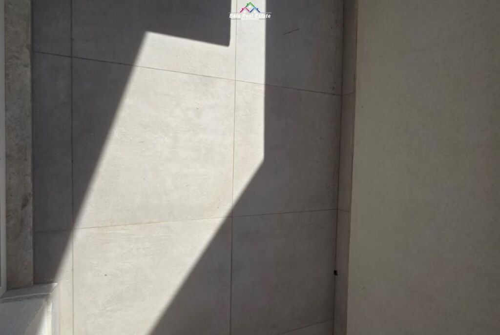 Zyre Me Qera 3+1 tek Ish Ekspozita (ID BZ2890) Tirane