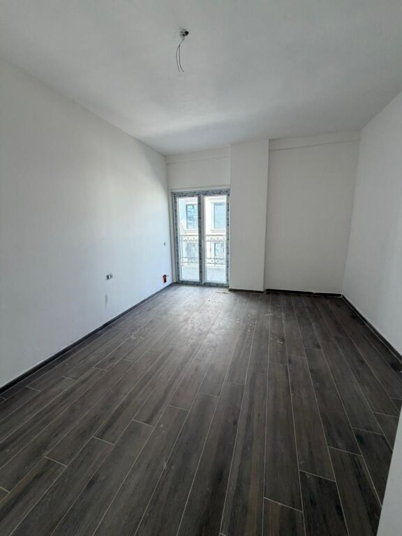 Apartment 2+15+2 bathrooms &amp; Wardrobe for sale Tirana Porta e Re