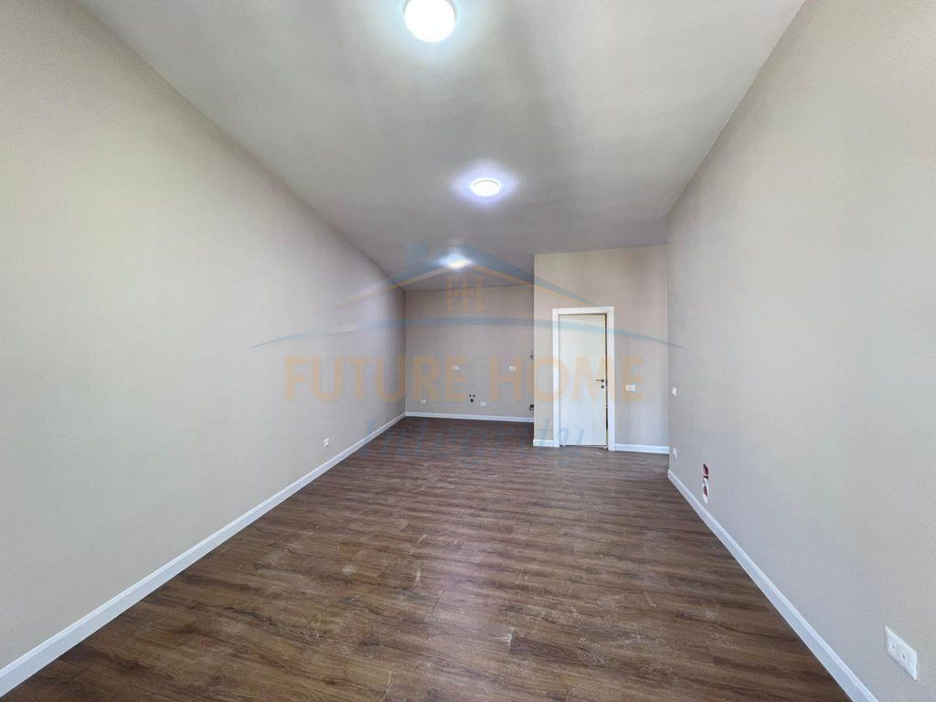 Shitet, Apartament 1+1+2 Ballkone, Porta Tirana e Re, Tiranë.