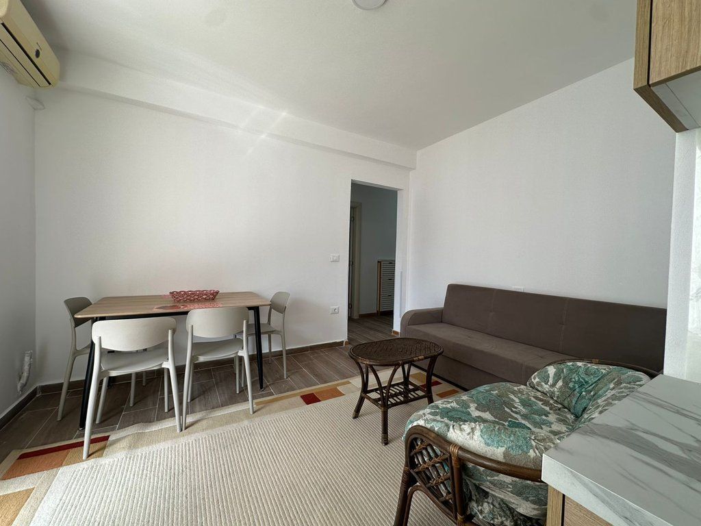 Rruga 5 Maji, Apartament 2+1 për Qira