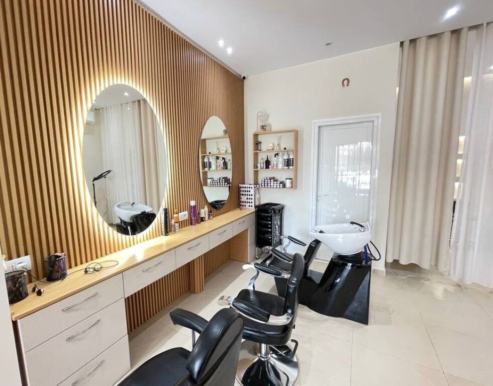 HAIRDRESSING / BEAUTY SALON FOR RENT NEAR SQUARE 21, KAVAJËS STREET