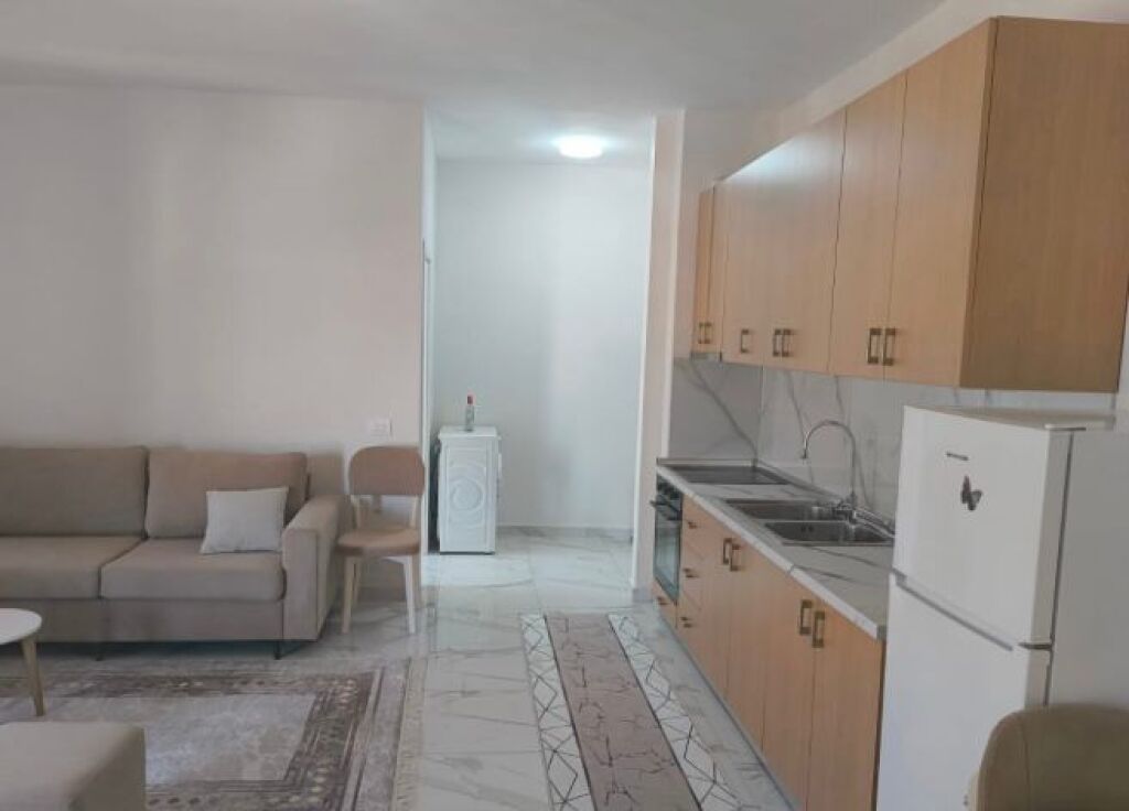 Jepet me qera apartament 1+1 tek Rruga 5 Maji