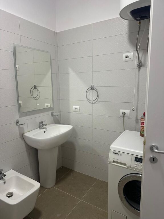 🏡 Appartamento 1+1 in affitto 📍 Indirizzo: Zogu i Zi💰 Prezzo: 60.000 lek / mese