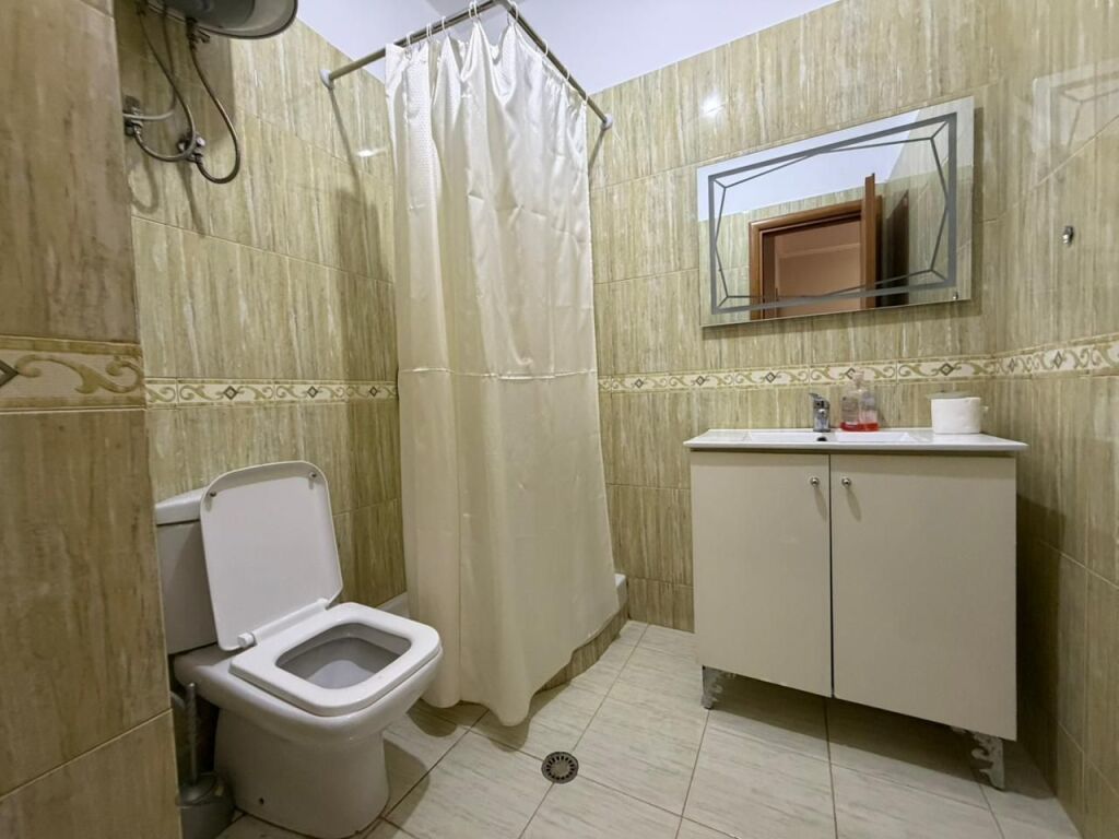 Apartament 2+1+Parking per qira tek Rruga e Barrikadave.