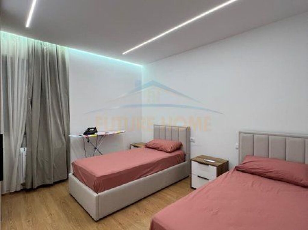 Shitet, Apartament 2+1, Kompleksi Univers City, Tiranë.
