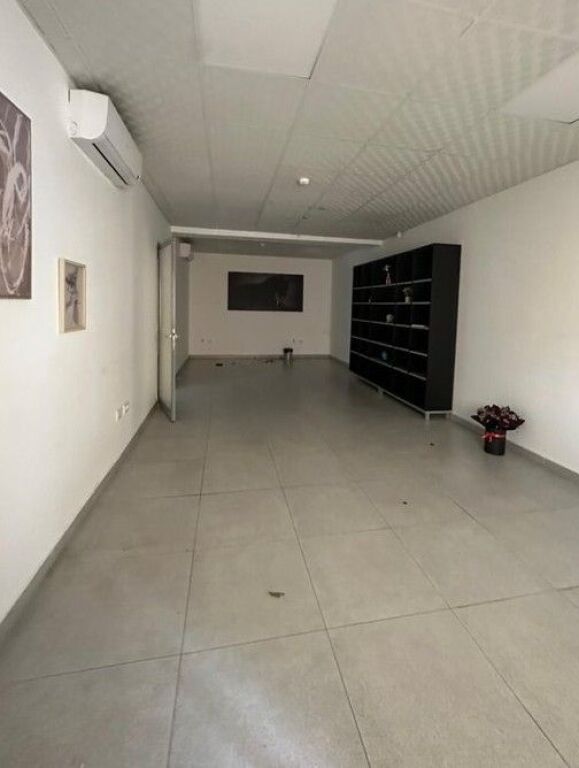 Qera, Godine 4-Kateshe, Rruga e Kavajes, Tirane.