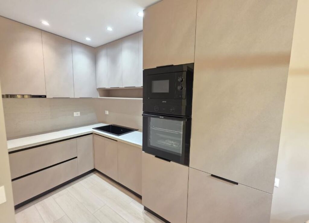 📌Appartamento moderno in vendita 2+1 con veranda – vicino all'ex Esposizione!