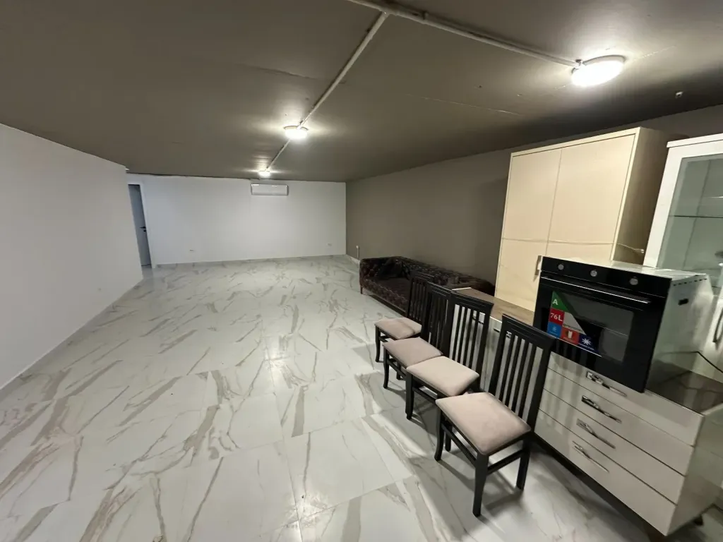 VILLA SU 4 PIANI CON CORTILE IN AFFITTO PRESSO IL COMPLESSO VICINO A TEG
