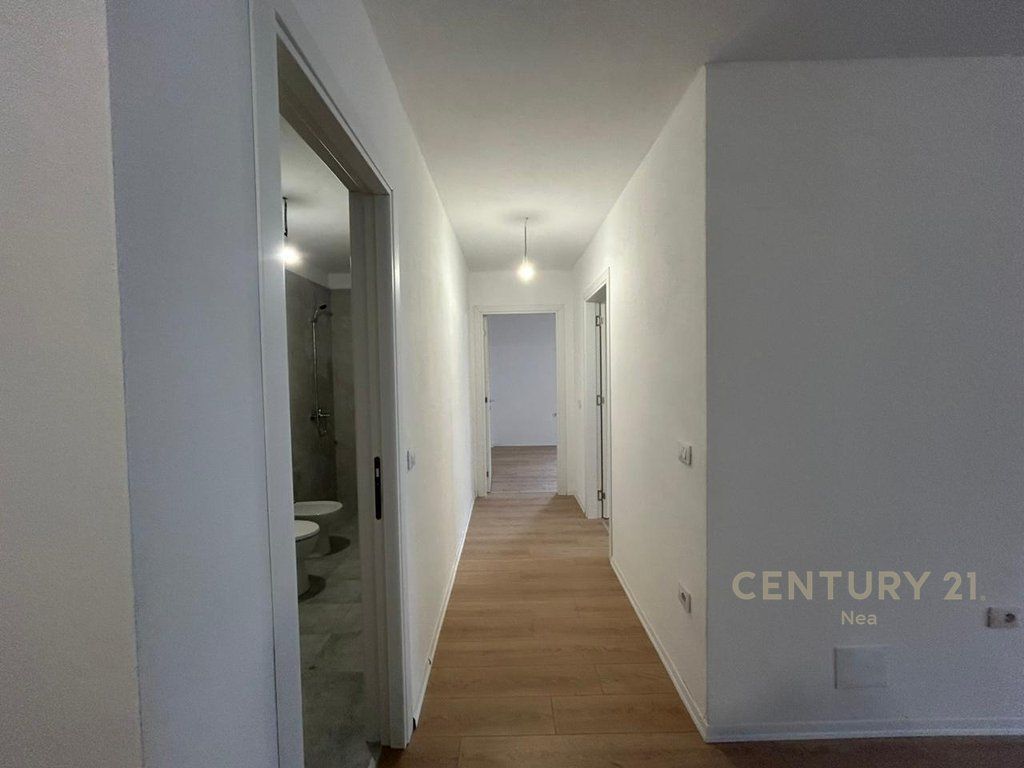 APARTAMENT 2+1+POST PARKIMI ME QIRA NE KOMBINAT