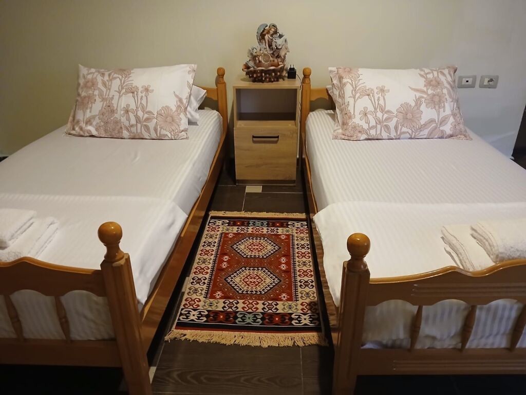 Apartament me qira 3+1 – Komuna e Parisit !
